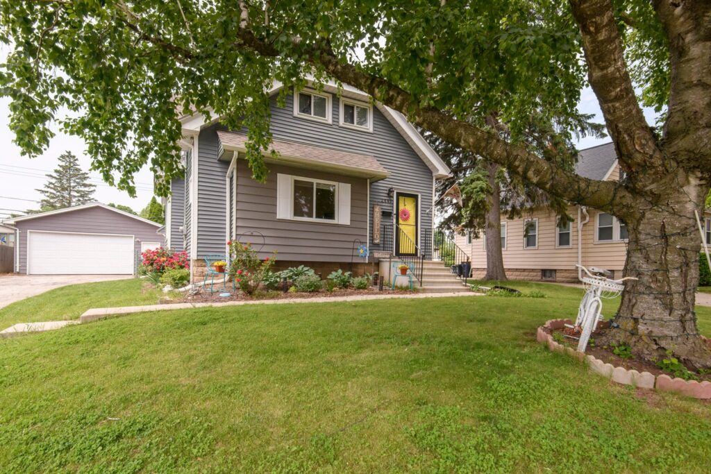 2447 s 8th st west allis wi 1