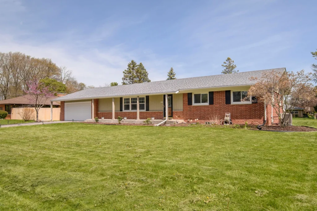 4221 Woodbury Ln Photo