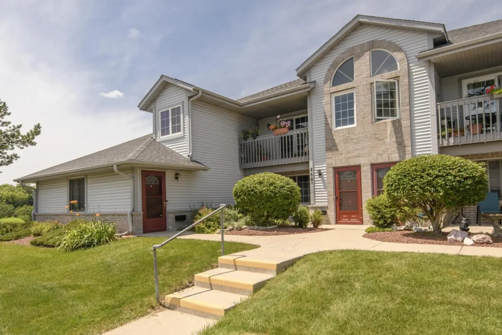 Photo 1 859 Quinlan Dr, A Pewaukee, WI